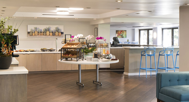 快適なレストランで、お食事をお楽しみください